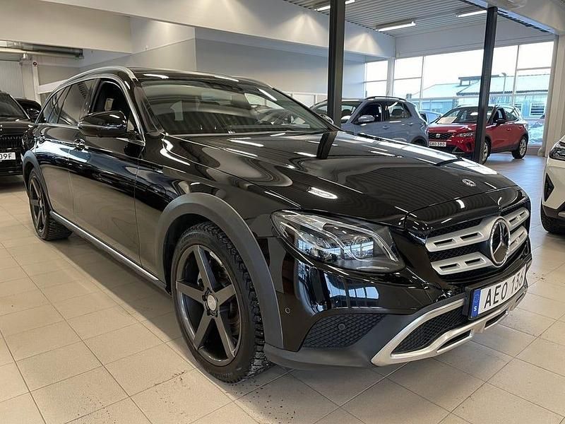Svart Begagnad 2019 Mercedes E220 | 314 900 kr (Bra pris) - Bild 1/4