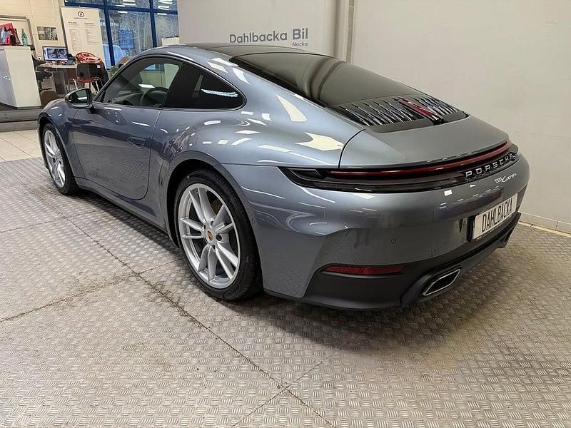 Begagnad Porsche 911 Carrera 394 HK (289 kW) 2024 Grå