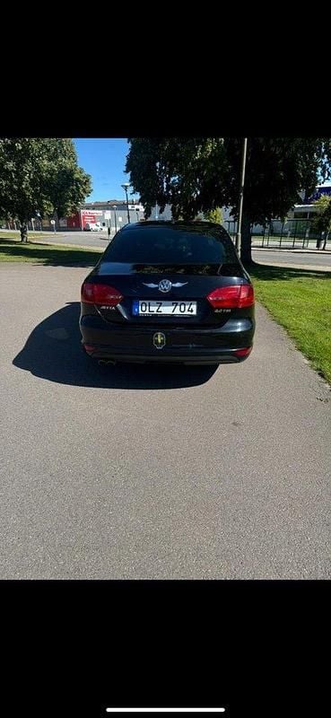 Svart Begagnad 2011 VW Jetta GT Sedan | 80 000 kr (Marknadspris) - Bild 1/4
