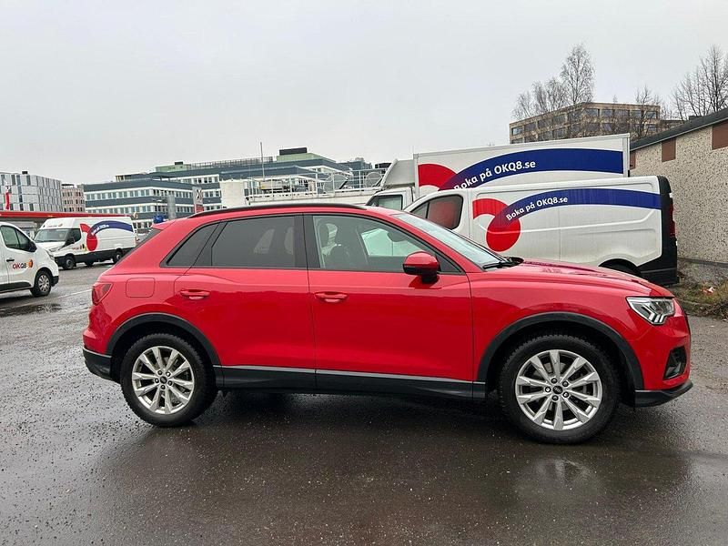 Röd Begagnad 2023 Audi Q3 Advanced Plus SUV | 329 000 kr (Marknadspris) - Bild 1/4