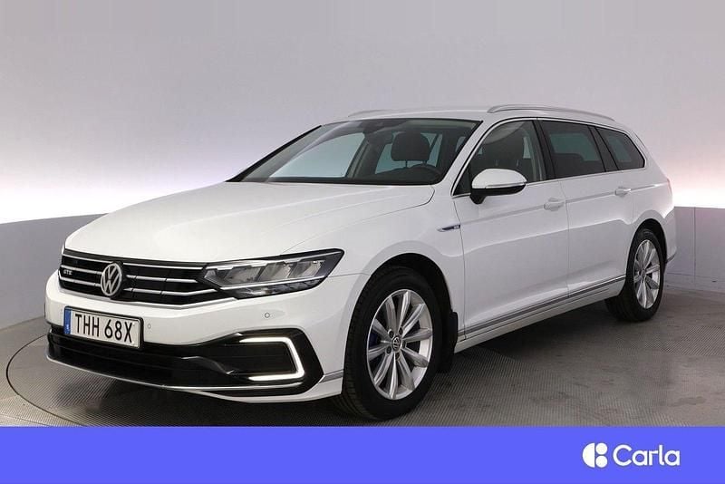 Vit Begagnad 2020 VW Passat GTE Kombi | 251 900 kr (Marknadspris) - Bild 1/4