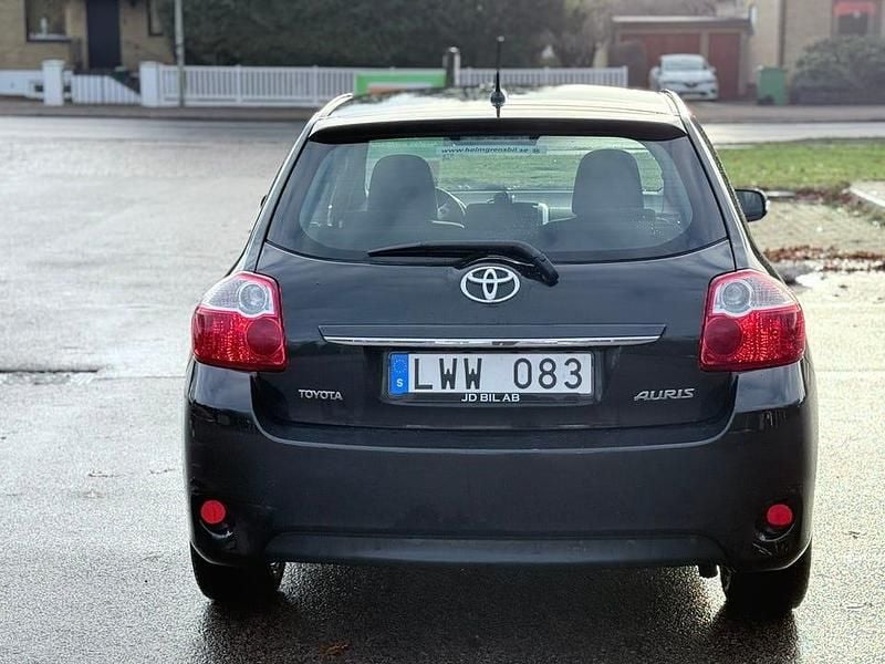Svart Begagnad 2011 Toyota Auris Halvkombi | 53 000 kr (Bra pris) - Bild 1/4