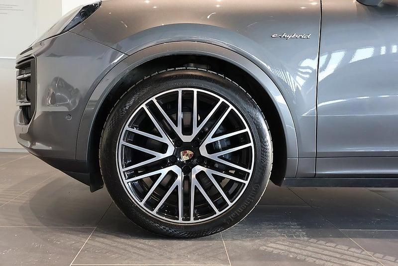 Begagnad Porsche Cayenne 305 HK (224 kW) 2025 Grå SUV
