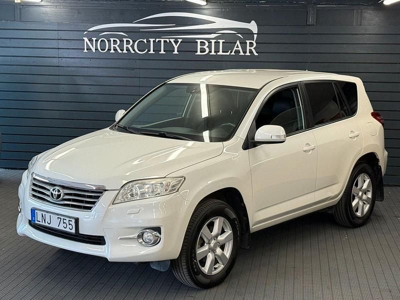 Vit Begagnad 2010 Toyota RAV4 Multidrive S SUV | 99 800 kr (Bra pris) - Bild 1/4