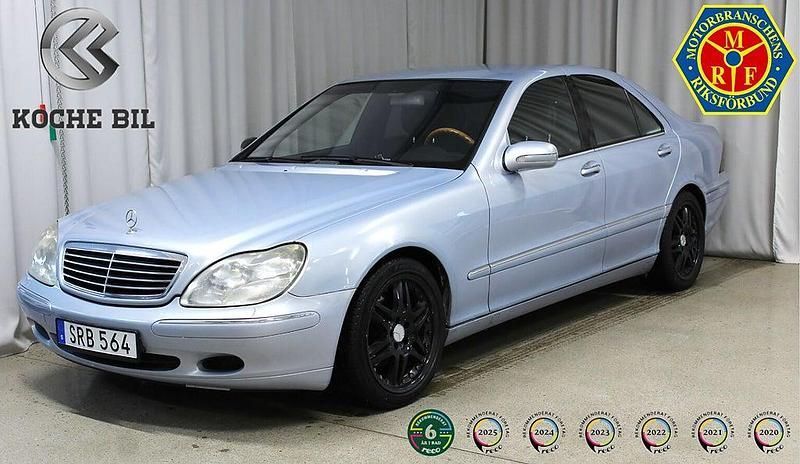 Blå Begagnad 2001 Mercedes S320 Sedan | 59 900 kr - Bild 1/3