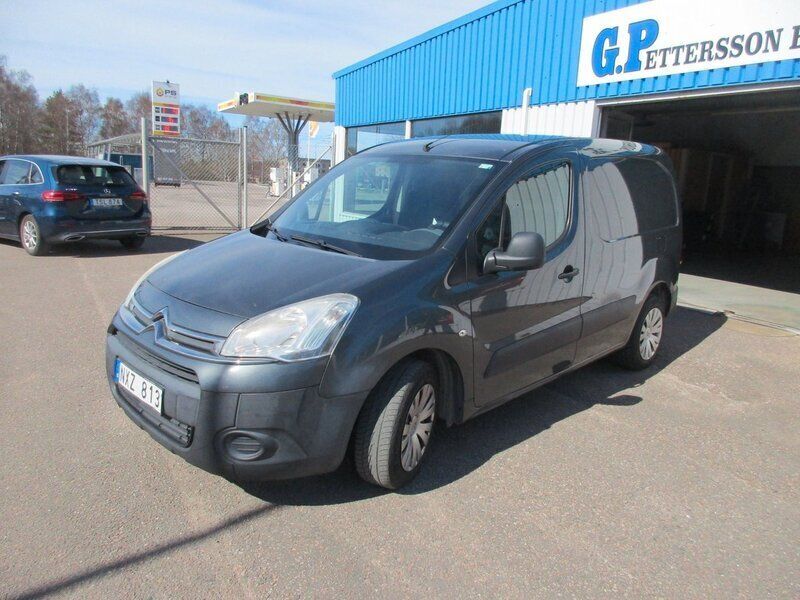 Grå Begagnad 2013 Citroën Berlingo Minibuss | 39 500 kr (Marknadspris) - Bild 1/3