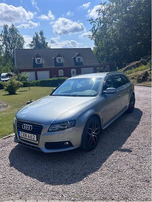 Grå Begagnad 2011 Audi A4 Kombi | 60 000 kr (Marknadspris) - Bild 1/4