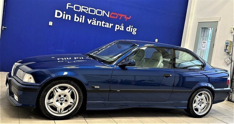 Begagnad BMW M3 243 HK (178 kW) 1995 Mörkblå