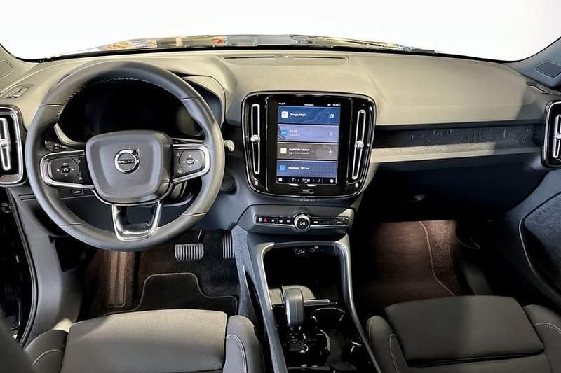 Begagnad Volvo XC40 Core 175 kW (238 HK) 2023 Svart SUV