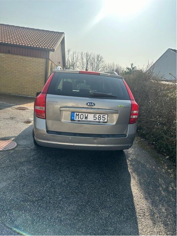 Silver Begagnad 2010 Kia Ceed Sportswagon 4 Kombi | 29 900 kr (Marknadspris) - Bild 1/4