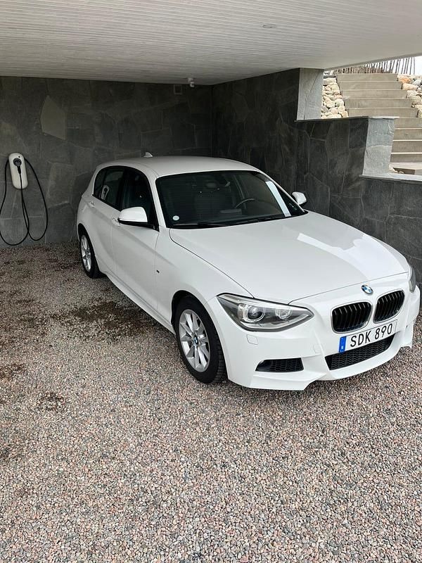 Msportpaket Begagnad 2015 BMW 116 Halvkombi | 133 000 kr (Marknadspris) - Bild 1/4