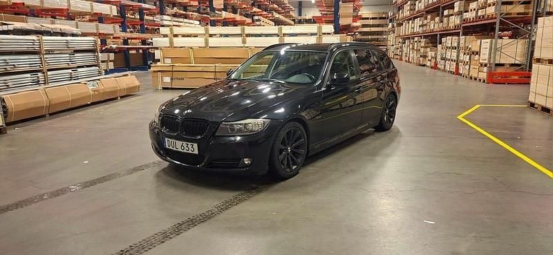 Begagnad 2011 BMW 320 Kombi | 89 000 kr (Marknadspris) - Bild 1/4