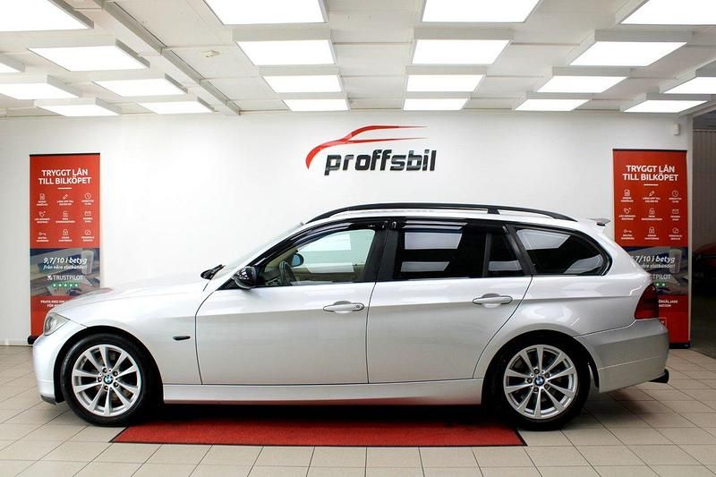 Silver Begagnad 2005 BMW 330 Kombi | 84 900 kr (Lite dyr) - Bild 1/4
