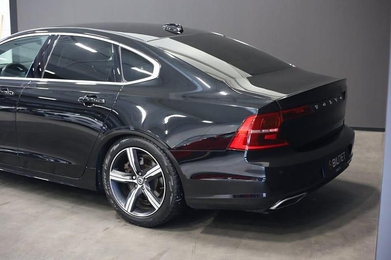 Begagnad Volvo S90 R-Design 235 HK (172 kW) 2019 Svart Sedan