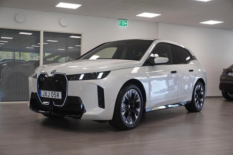 Okänd Begagnad 2025 BMW iX Efficient Dynamics SUV | 1 122 400 kr - Bild 1/4