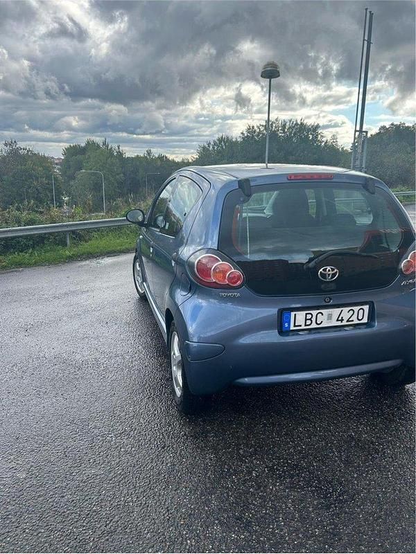 Blå Begagnad 2009 Toyota Aygo Halvkombi | 37 500 kr - Bild 1/4