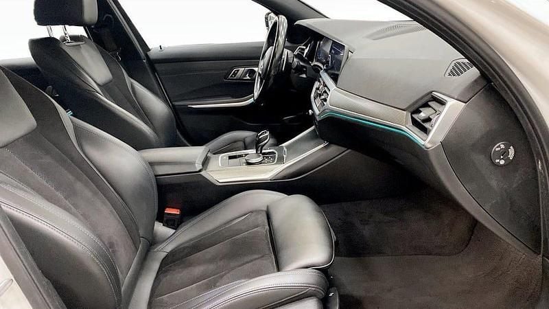 Begagnad BMW 330 M Sport 184 HK (135 kW) 2021 Vit Kombi