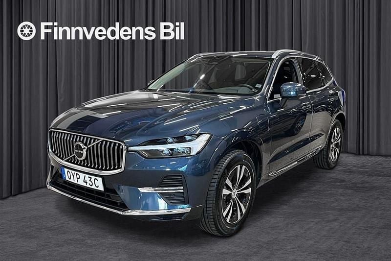 Mörkblå (blå) Begagnad 2025 Volvo XC60 Core SUV | 518 800 kr (Bra pris) - Bild 1/4