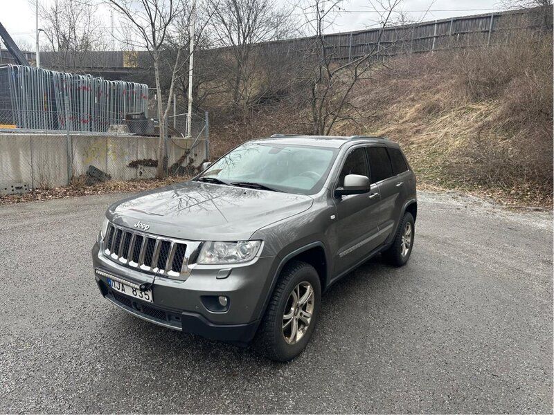 Grå Begagnad 2012 Jeep Grand Cherokee SUV | 89 900 kr (Bra pris) - Bild 1/4