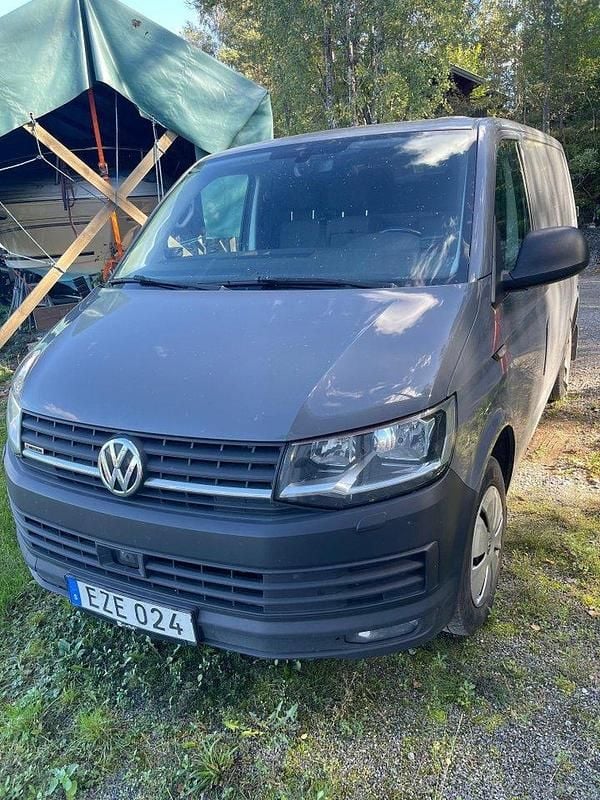Grå Begagnad 2017 VW T6 Van | 149 000 kr (Superpris) - Bild 1/4
