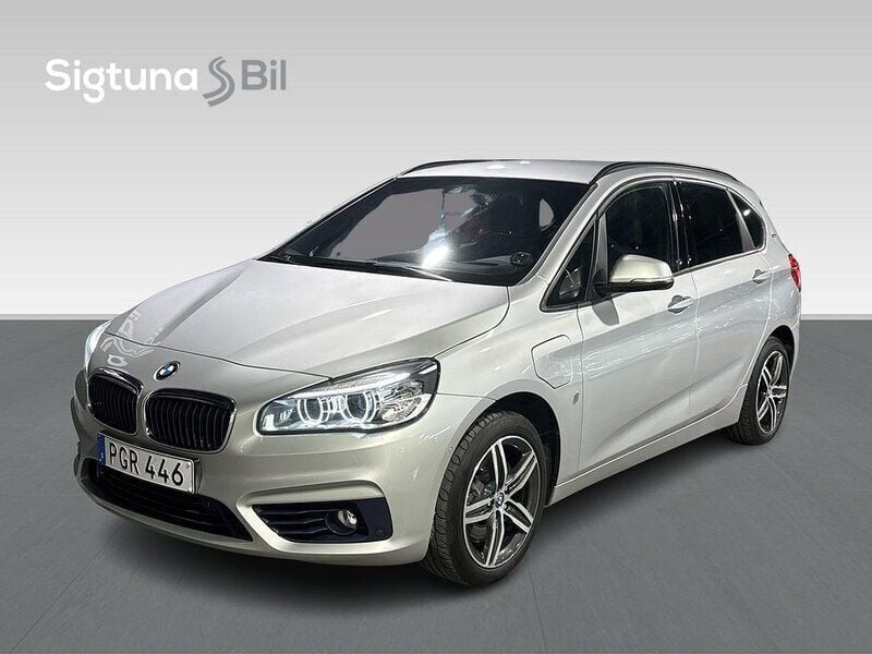 Silver Begagnad 2017 BMW 225 Active Tourer Sport Line Minibuss | 172 900 kr (Marknadspris) - Bild 1/3