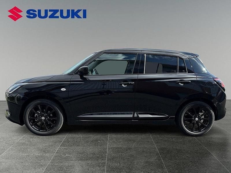Begagnad Suzuki Swift 83 HK (61 kW) 2024 Svart Halvkombi