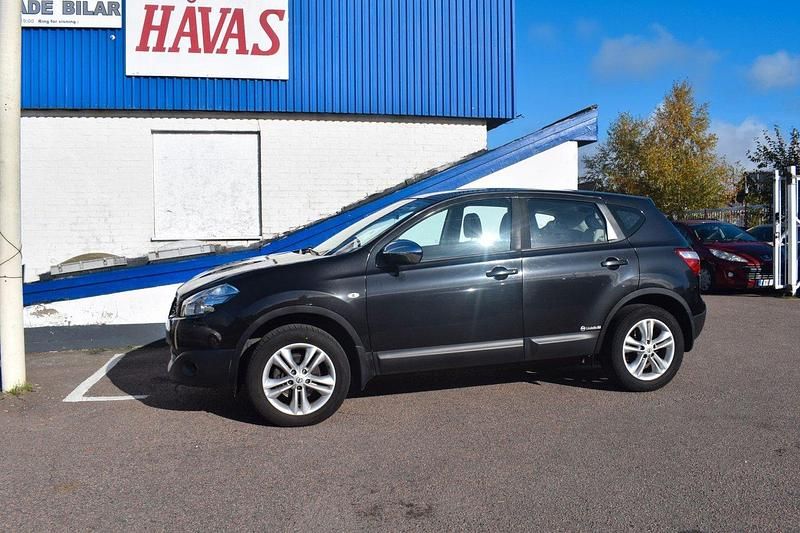Svart Begagnad 2011 Nissan Qashqai SUV | 39 500 kr (Lite dyr) - Bild 1/4