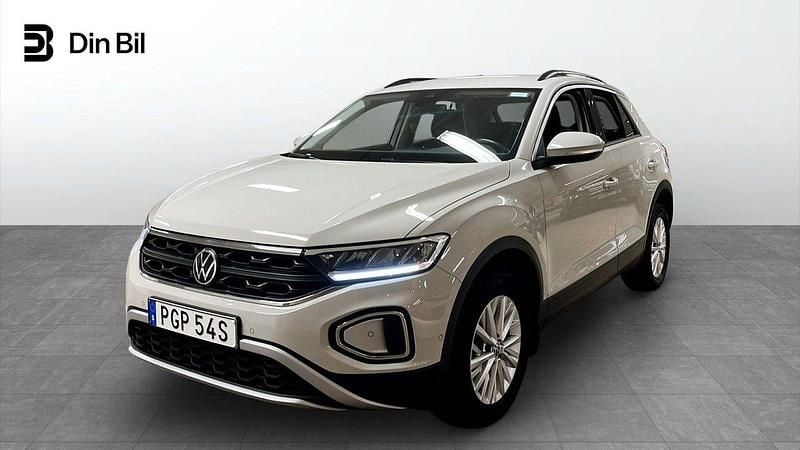 Grå Begagnad 2022 VW T-Roc Life SUV | 274 800 kr (Marknadspris) - Bild 1/4