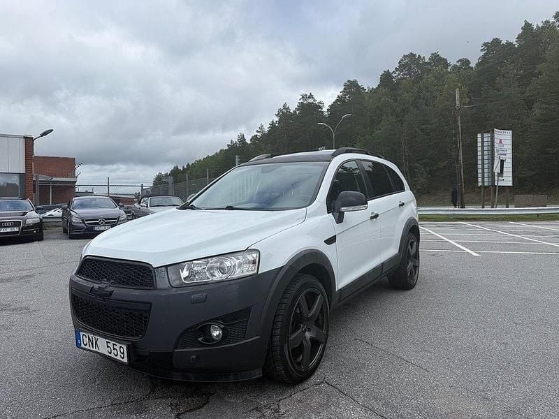 Vit Begagnad 2012 Chevrolet Captiva SUV | 69 900 kr (Marknadspris) - Bild 1/4