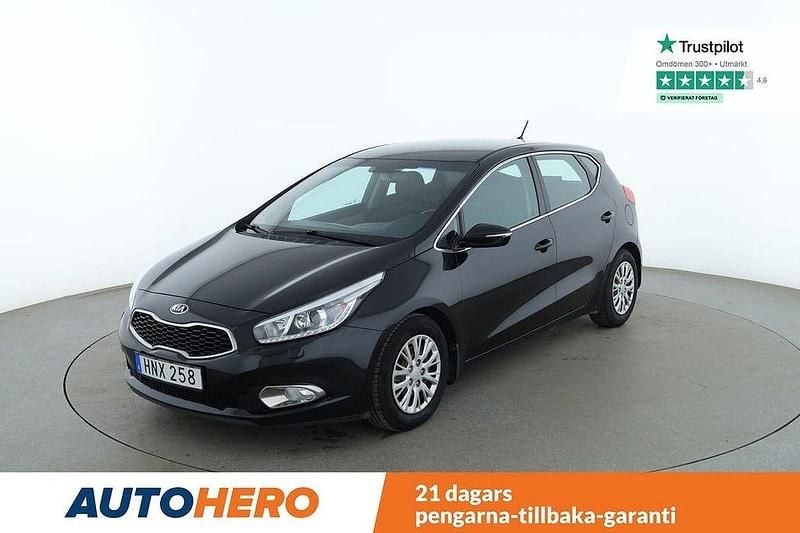 Svart Begagnad 2014 Kia Ceed Comfort Halvkombi | 95 000 kr (Marknadspris) - Bild 1/4