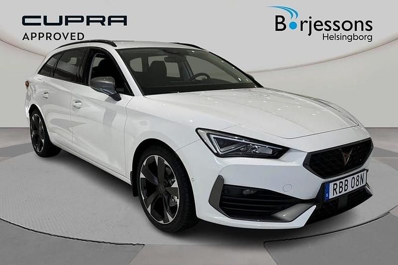 Vit Begagnad 2024 Cupra Leon Kombi | 309 900 kr (Marknadspris) - Bild 1/4