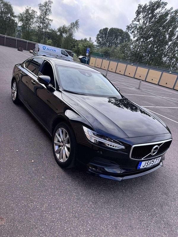 Svart Begagnad 2018 Volvo S90 Momentum Sedan | 210 000 kr (Marknadspris) - Bild 1/4