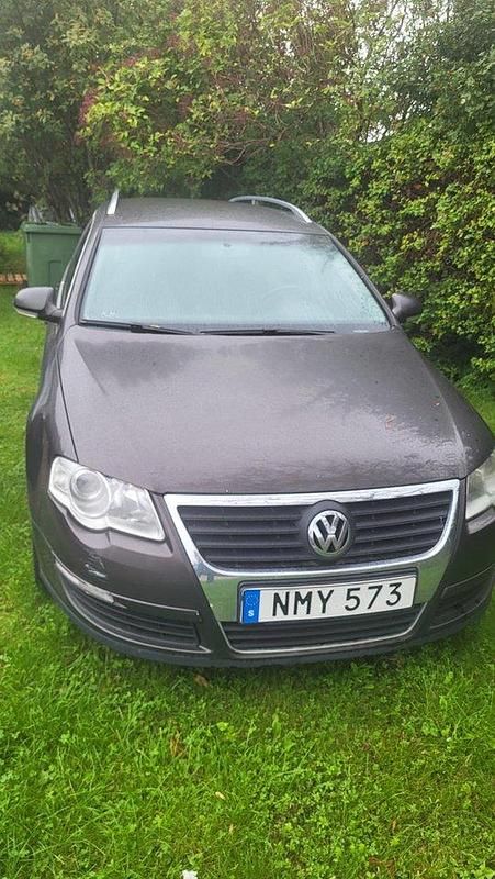 Brun Begagnad 2008 VW Passat Sportline Kombi | 45 000 kr (Lite dyr) - Bild 1/4