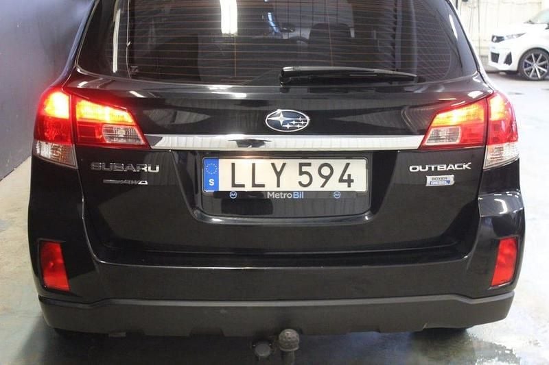 Begagnad Subaru Outback 150 HK (110 kW) 2013 Svart Kombi