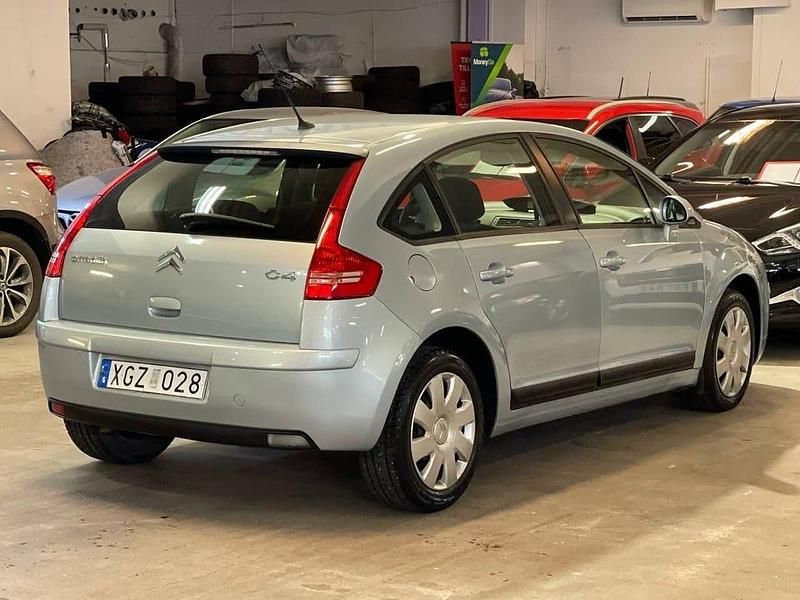 Begagnad Citroën C4 141 HK (103 kW) 2005 Silver Halvkombi