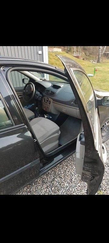 Begagnad Renault Clio R.S. 75 HK (55 kW) 2009 Halvkombi