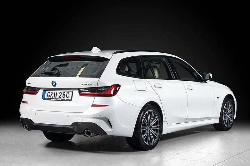 Begagnad BMW 330e M Sport 292 HK (214 kW) 2022 Vit Kombi