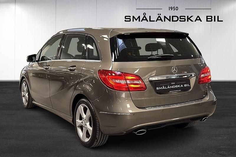 Begagnad Mercedes B180 122 HK (89 kW) 2014 Grå Minibuss