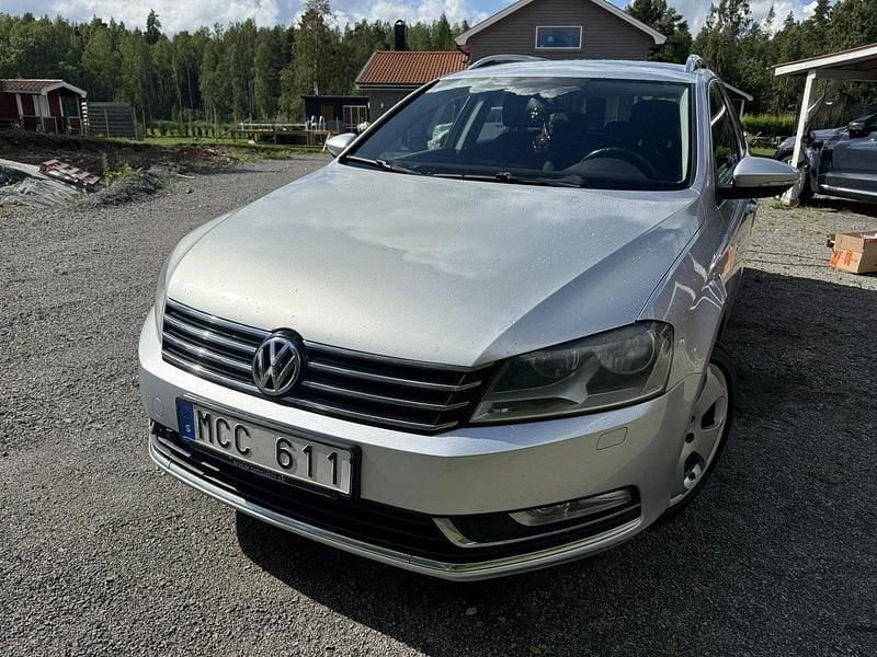 Silver Begagnad 2012 VW Passat Kombi | 54 500 kr (Marknadspris) - Bild 1/4
