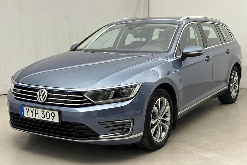 Blå Begagnad 2018 VW Passat | 177 000 kr (Marknadspris) - Bild 1/4