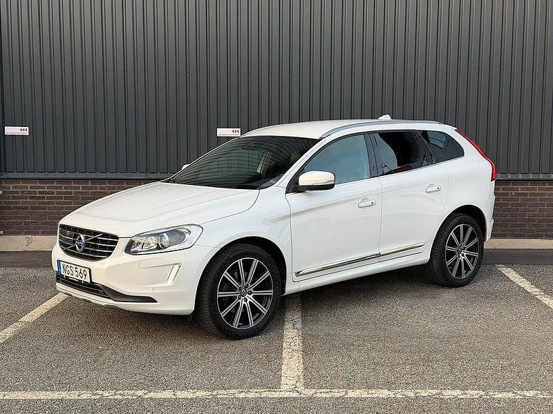 Vit Begagnad 2016 Volvo XC60 Summum SUV | 214 900 kr (Marknadspris) - Bild 1/4