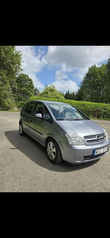 Grå Begagnad 2005 Opel Meriva Minibuss | 29 000 kr (Lite dyr) - Bild 1/3