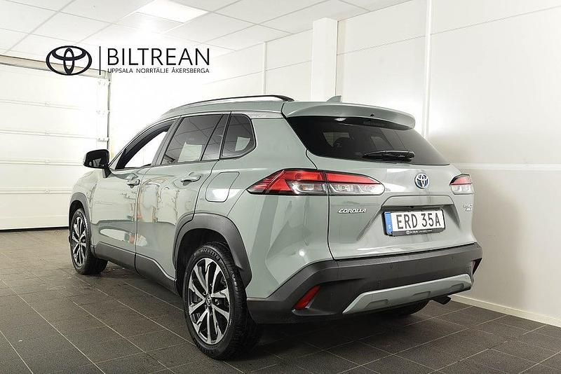 Begagnad Toyota Corolla Cross Style 197 HK (144 kW) 2023 Grön SUV