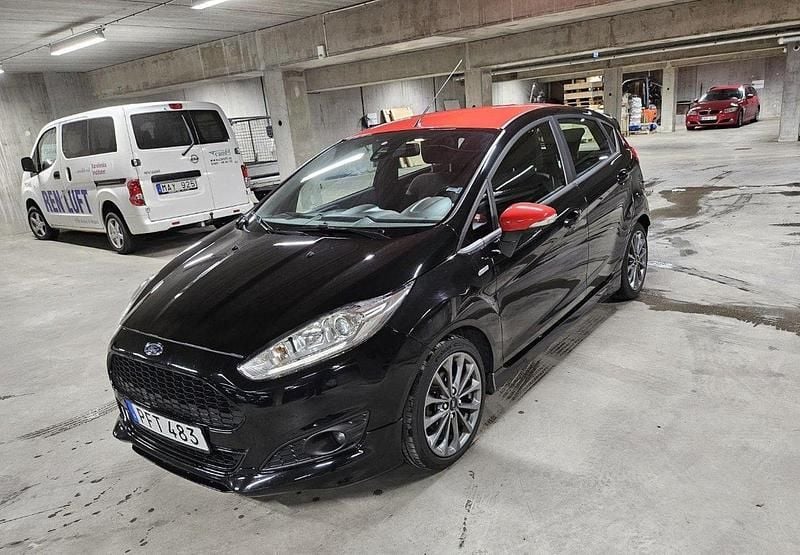 Svart Begagnad 2017 Ford Fiesta ST-Line Halvkombi | 65 000 kr (Superpris) - Bild 1/4