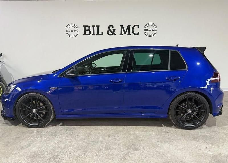 Blå Begagnad 2016 VW Golf VII R Halvkombi | 279 000 kr (Dyr) - Bild 1/4