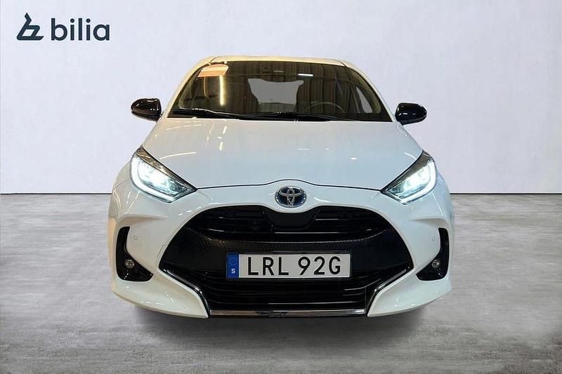 Begagnad Toyota Yaris Hybrid Style 117 HK (86 kW) 2021 Vit Halvkombi