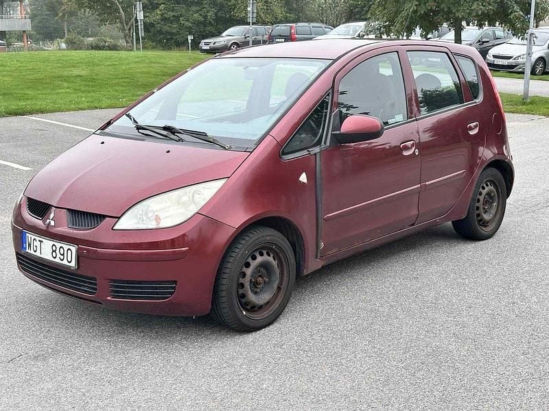 Röd Begagnad 2005 Mitsubishi Colt Halvkombi | 10 900 kr (Bra pris) - Bild 1/4