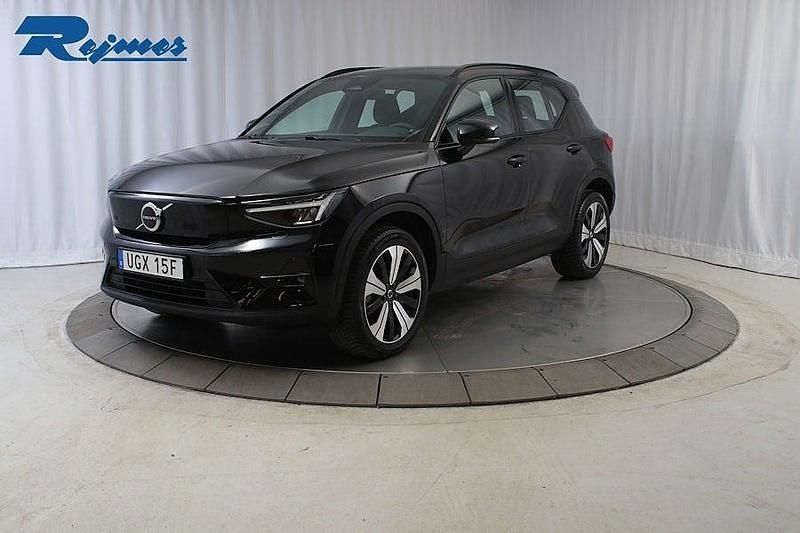 Svart Begagnad 2022 Volvo XC40 Plus SUV | 334 900 kr - Bild 1/4