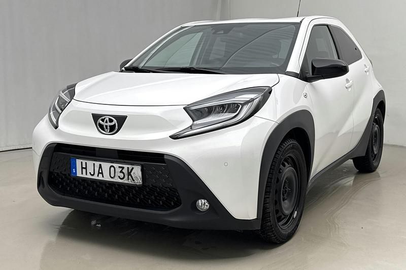 Vit Begagnad 2022 Toyota Aygo X SUV | 135 000 kr (Marknadspris) - Bild 1/4
