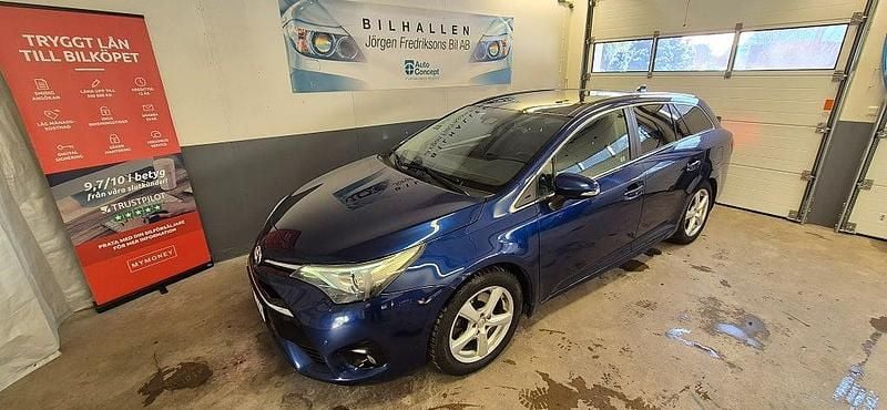 Begagnad Toyota Avensis Executive 143 HK (105 kW) 2015 Metallic Kombi